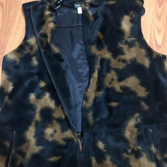 Patterned Vest - Picture 3 of 3
